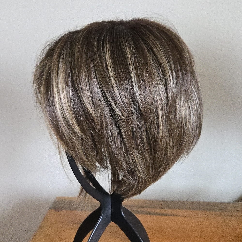 Short Bob Wig in Hazelnut with Snowflake Lace - Picture 4 of 8